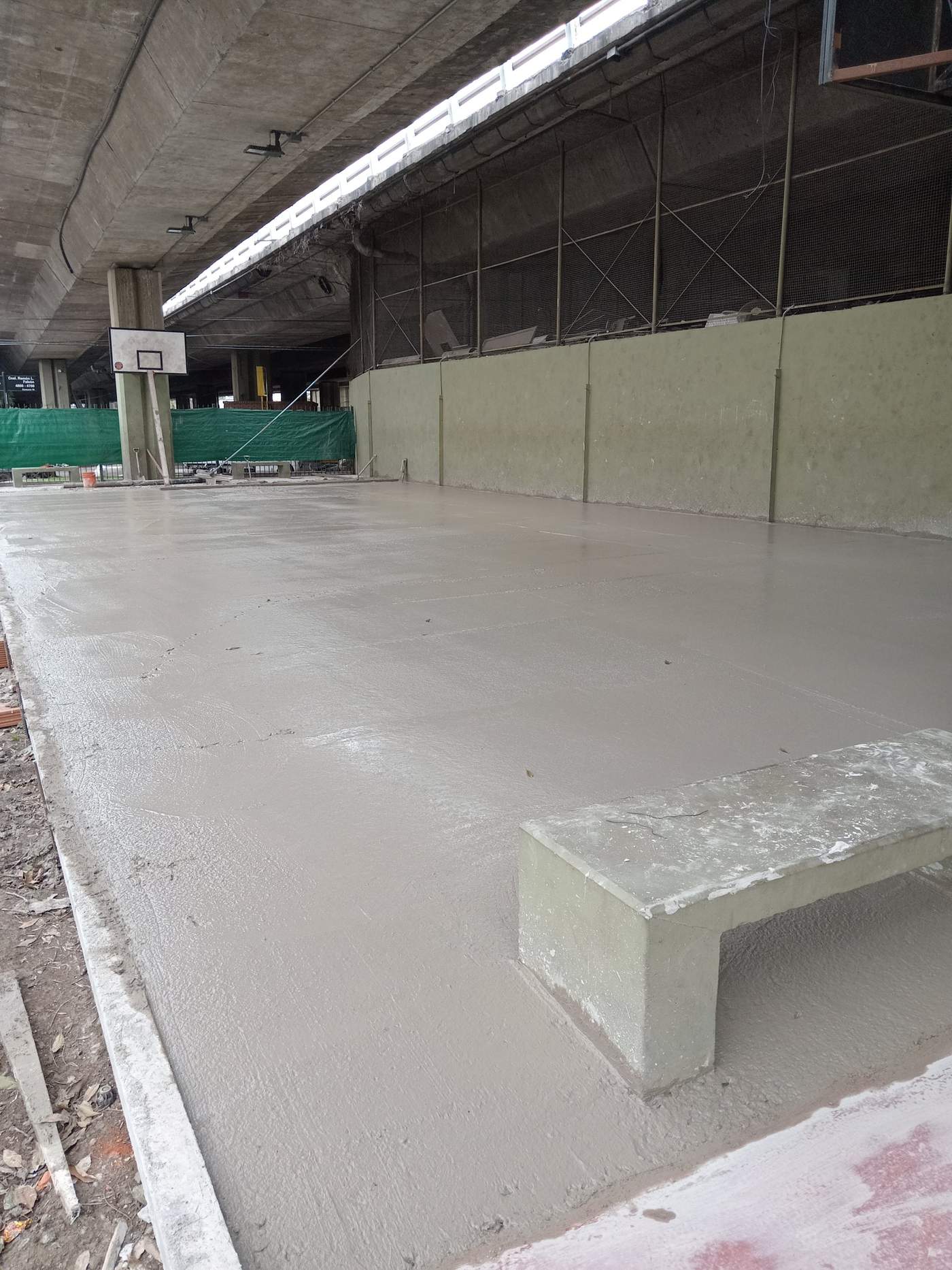 Máquina alisadora de hormigón SAMAC en vereda