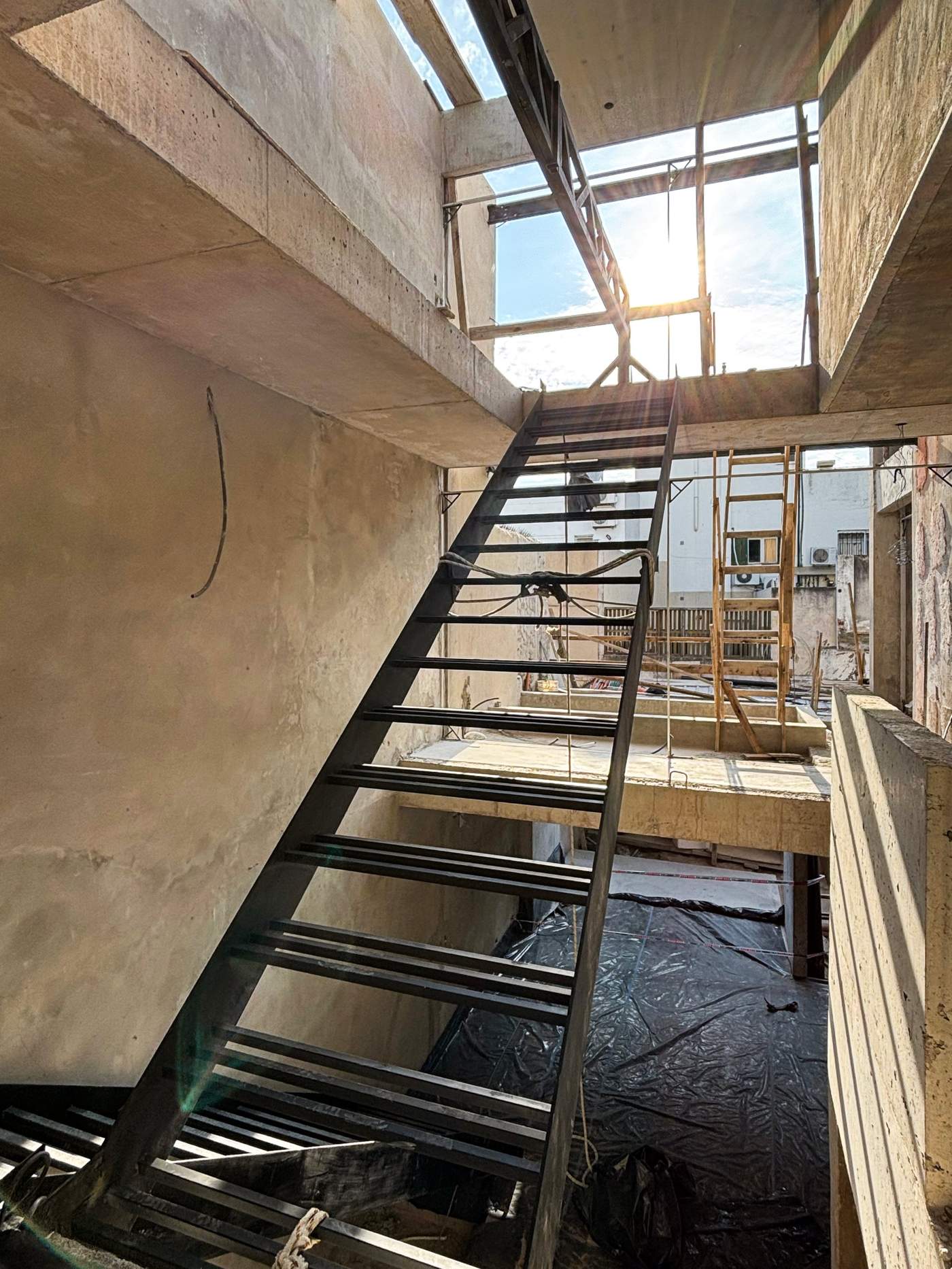 Casa SAMAC en obra - escalera en construcción