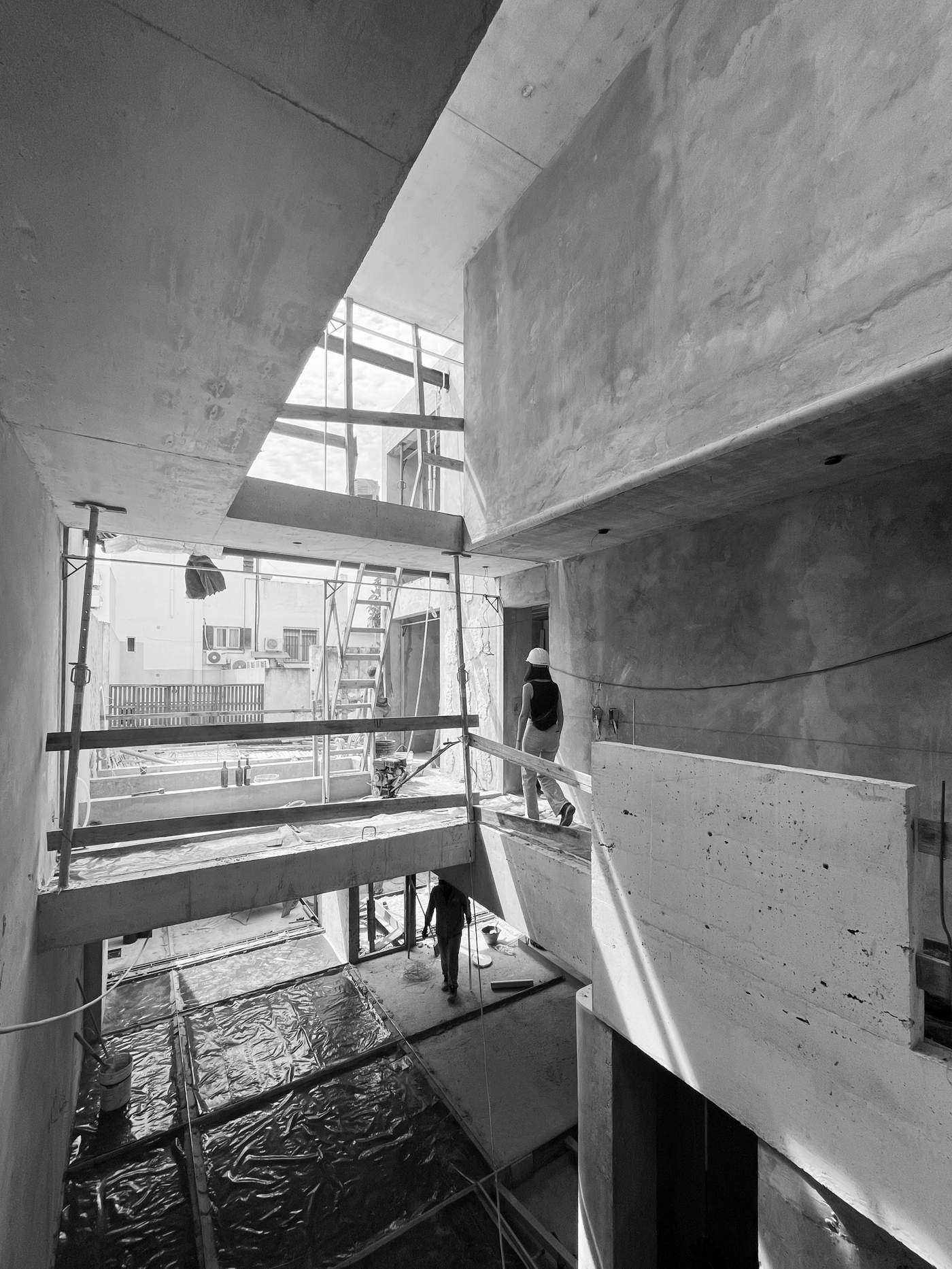 Obra SAMAC - escalera metálica, equipo trabajando